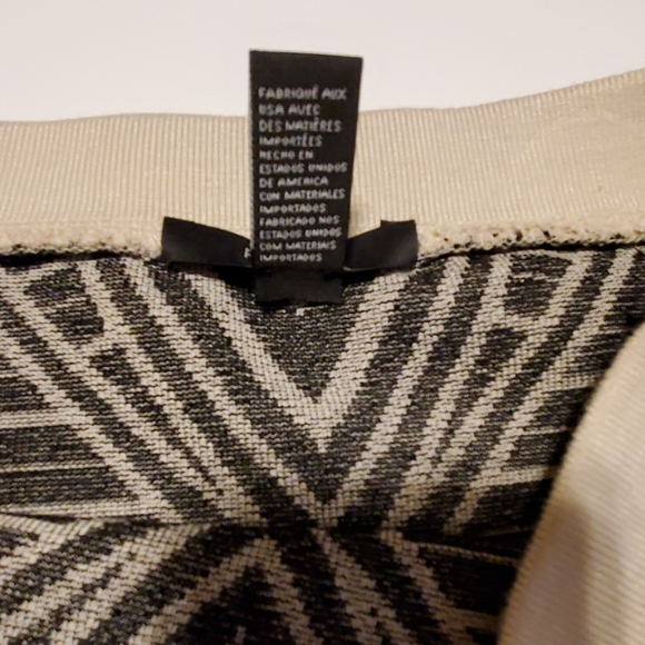 💥SOLD - NWOT Sweater knit mini skirt - Picture 3 of 4